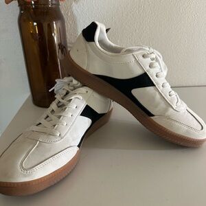 Classic White and Black Men's Sneakers